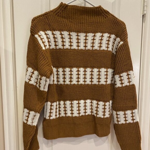 NWOT Sweater - Picture 2 of 2